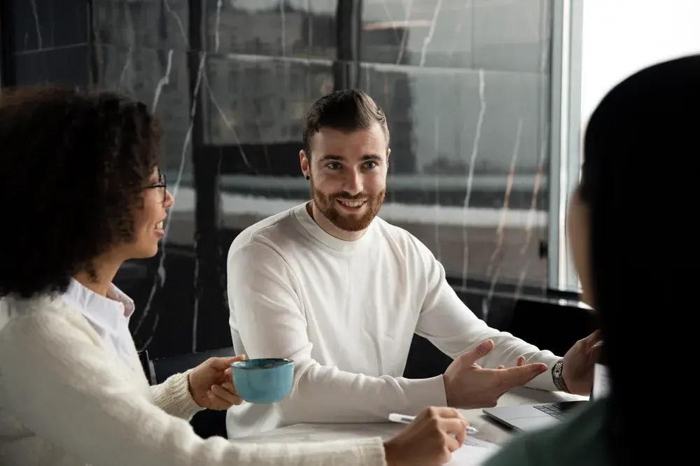 Innovare HP consultants in a discovery conversation with a client